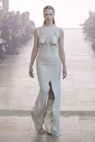 Look 50